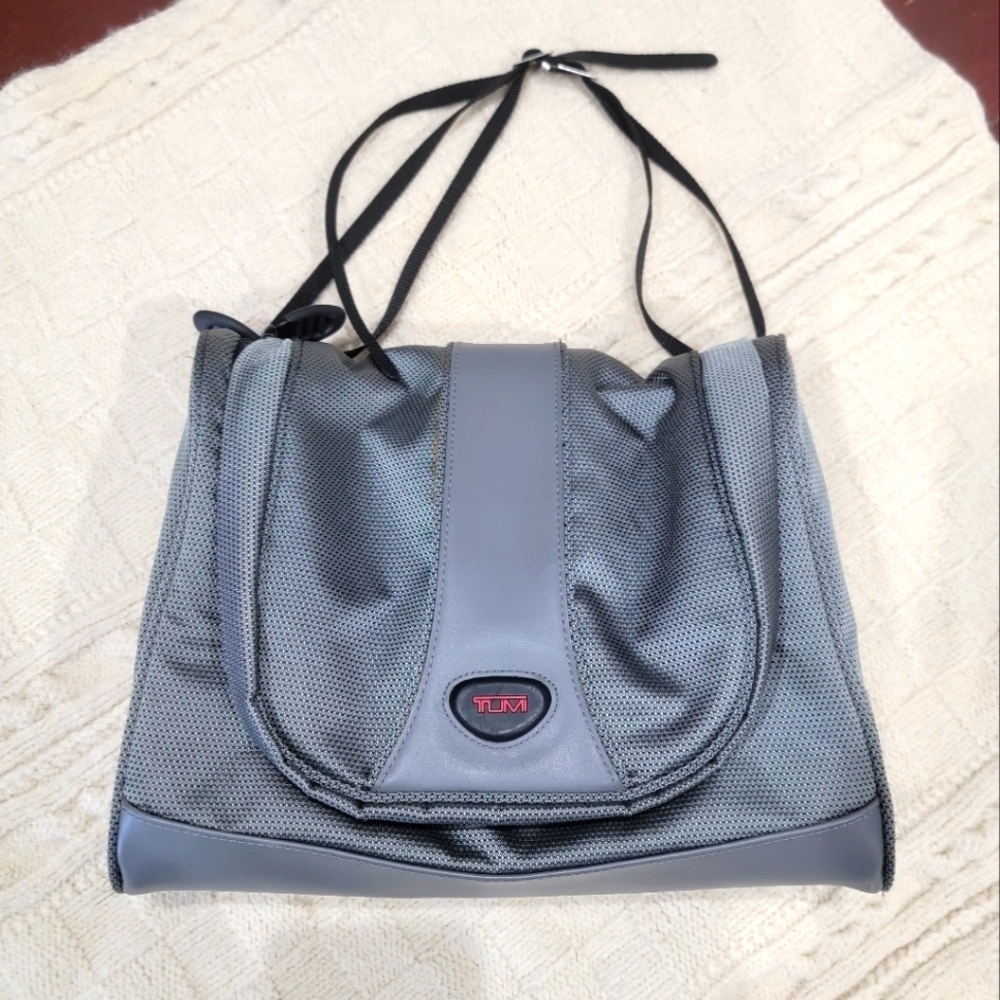 Tumi Men's Nylon with Leather Trim Hanging Toiletry Shaving Zip Bag Gray